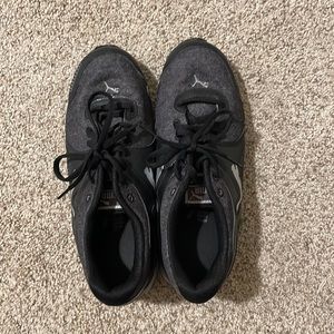 Women’s gray and black puma tennis shoes size 8